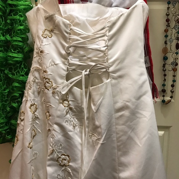🤍WITH TAGS ON! New, beautiful white prom dress 🤍 - Picture 6 of 7